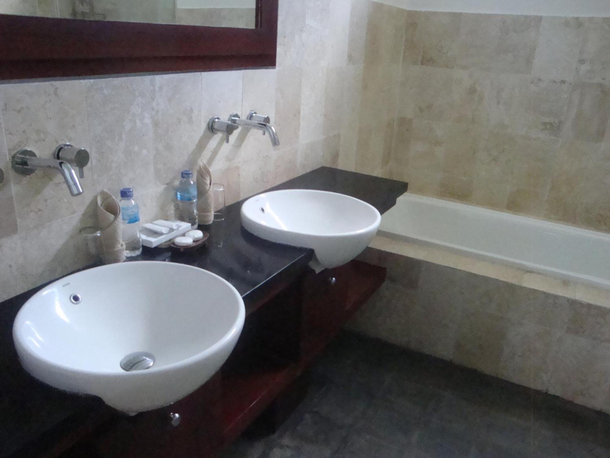 Aqua Octaviana Bali Villa Canggu Oda fotoğraf